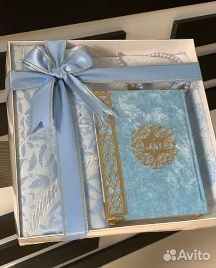 Коран, четки, коврик для намаза