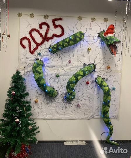 Инсталляция символ 2025 года