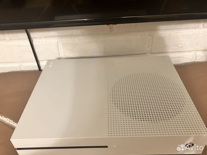 Xbox One s 1tb с играми