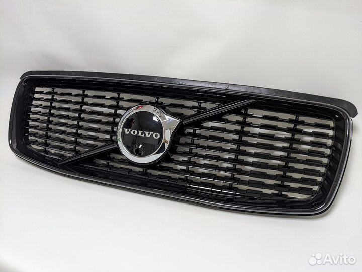 Решетка радиатора Volvo XC90 r-design черный гляне