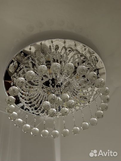 Люстра 50 см в диаметре 5 лампочек