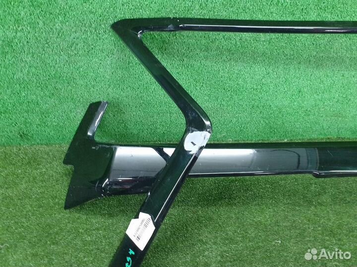 Молдинг/накладка на решетку (разное) Lexus LX570