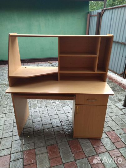 Компьютерный стол