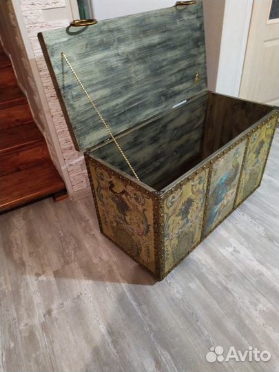 Стол журнальный комод сундук павлин