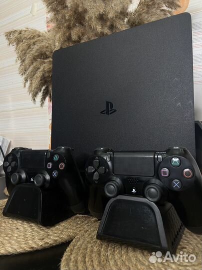 Sony PS4 slim 1tb подставка 2 джойстика игры