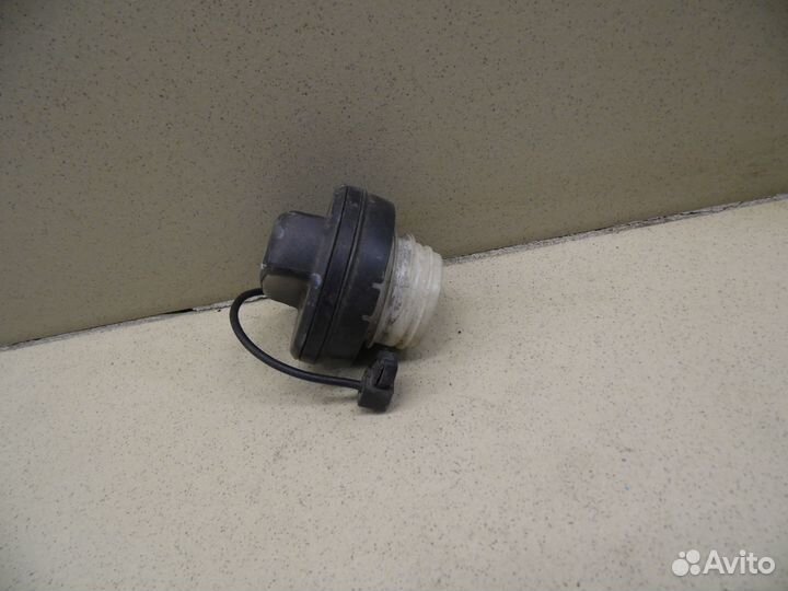 Крышка топливного бака Avensis II 2003-2008