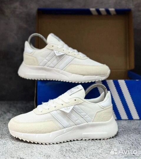 Женские кроссовки Adidas белые