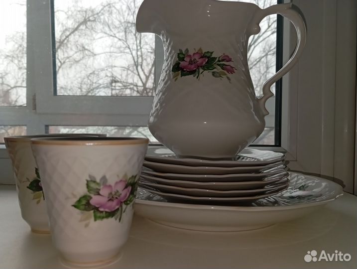 Кувшин (молочник), поднос, 3 стакана и тарелки 6шт