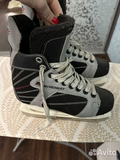 Коньки хоккейные