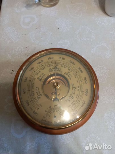 Старинный барометр