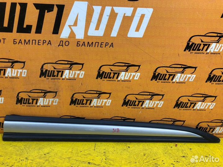 Накладка двери передняя правая Mitsubishi
