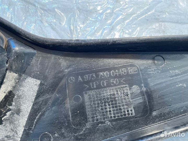 Кронштейн спойлера Mercedes-Benz