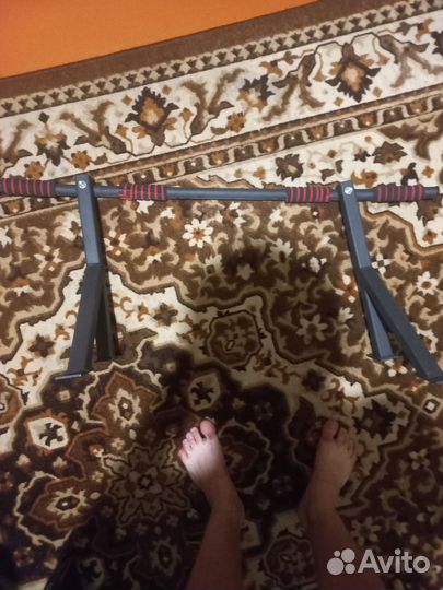 Турник настенный