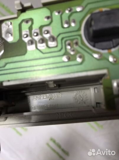 Фонарь салона(плафон) volkswagen polo 1L0947105B