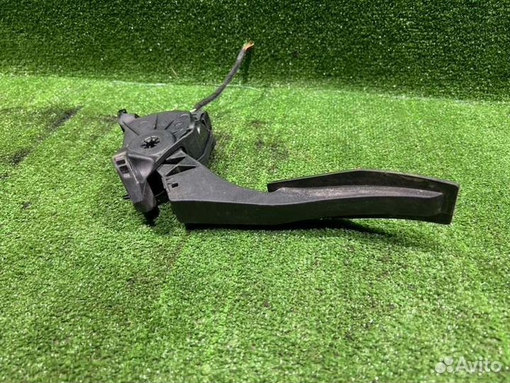 Педаль газа Opel P-J Astra седан 1.4 2013