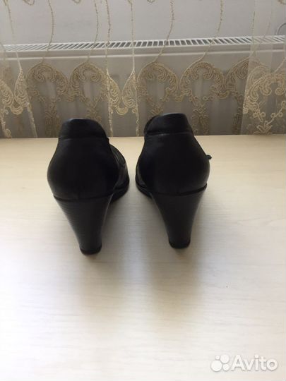 Кожаные женские туфли