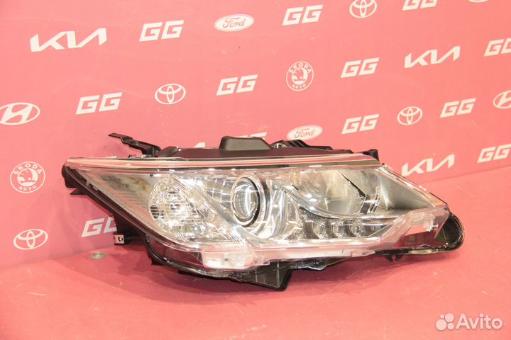 Фара галоген правая Toyota Camry 14 - 17