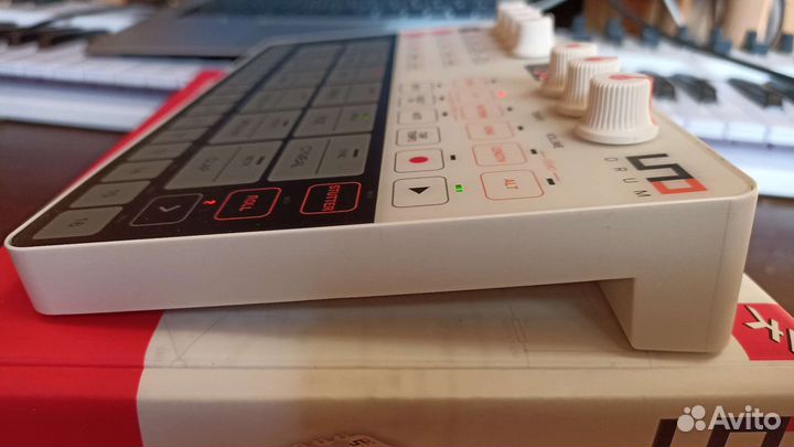 Драм-машина IK Multimedia Uno Drum
