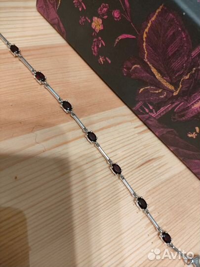 Серебряный браслет с гранатом