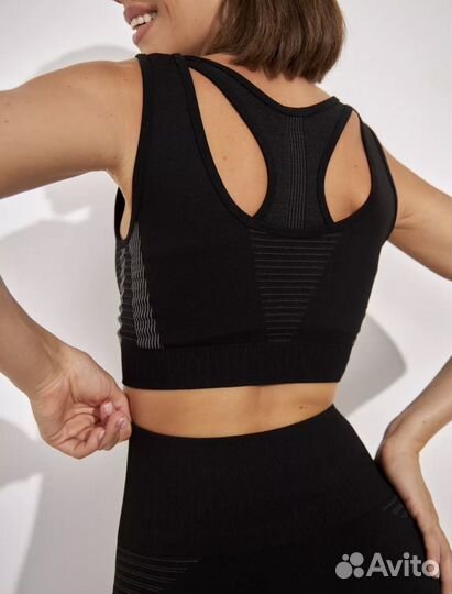 Спортивный костюс с короткой кофтой