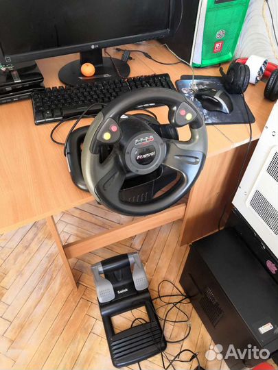 Игровой руль с педалями для пк