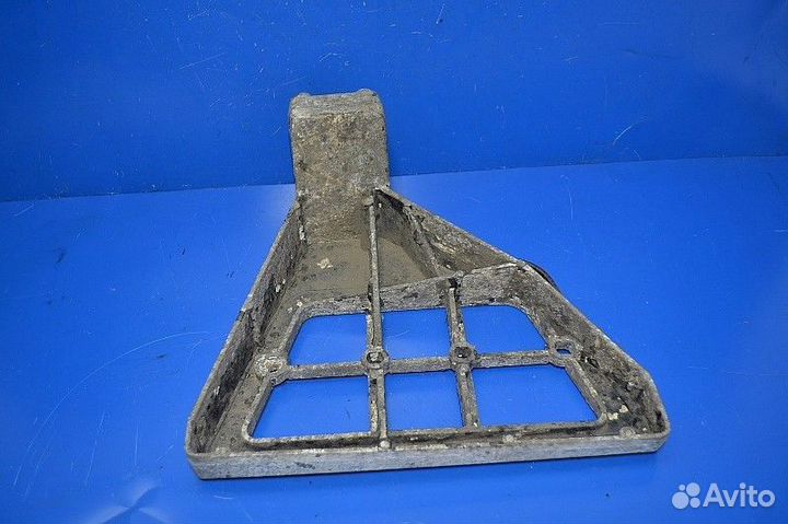 Кронштейн нижней подножки, правый DAF XF105 (01.05