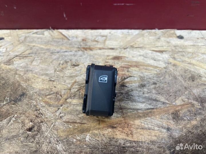 Кнопка блокировки окон Renault Sandero Stepway