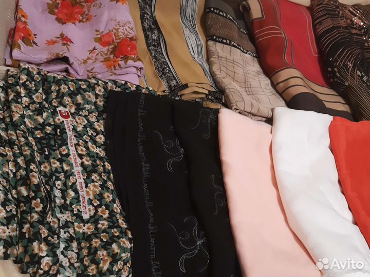 Отрезы тканей, крепдешин и др