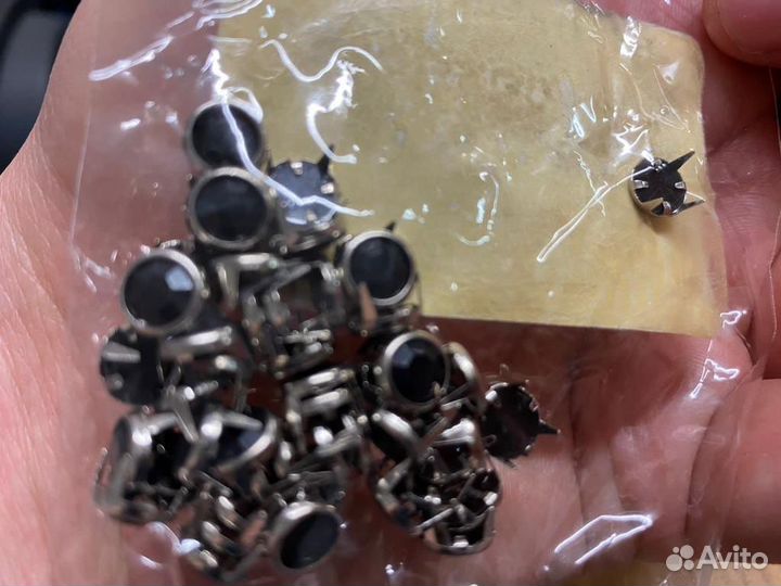 Стразы с шипами