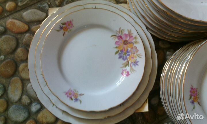 Тарелки 3 размера из фарфора пр-во Япония 1980 год