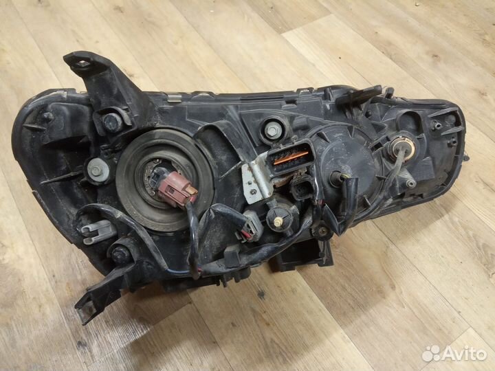 Фара левая Mitsubshi Outlander XL 2012г