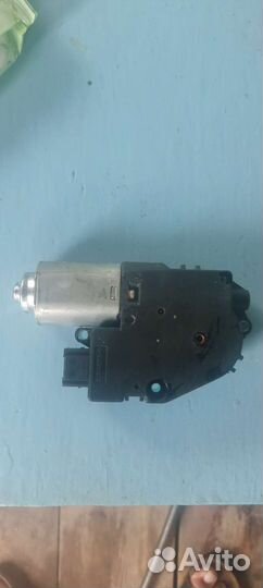 Моторчик панорамной крыши Пежо 3008