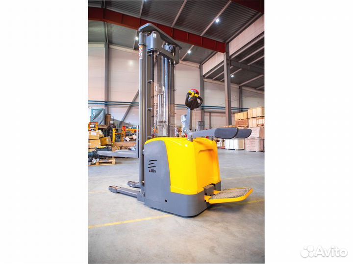 Штабелёр электрический самоходный с площадкой