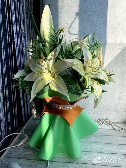 Лилия светильник