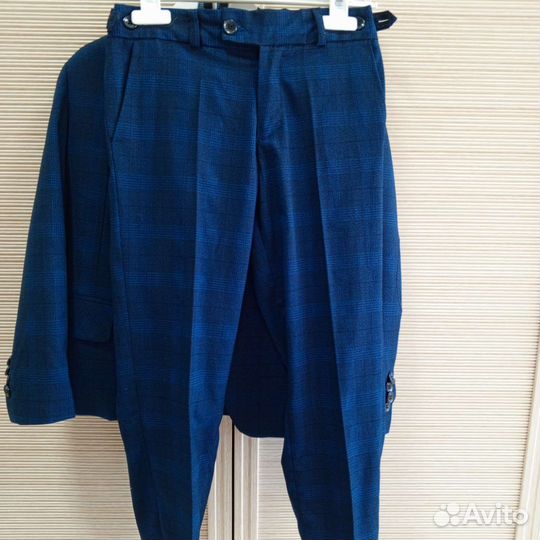 Школьный костюм- тройка