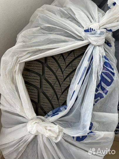 Goodyear UltraGrip Ice 2 215/55 R16