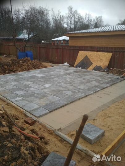 Строительная бригада пристройки, реставрация дома