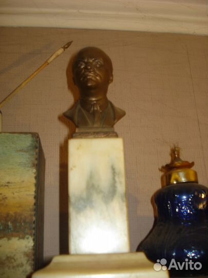 Бюст В.И. Ленина