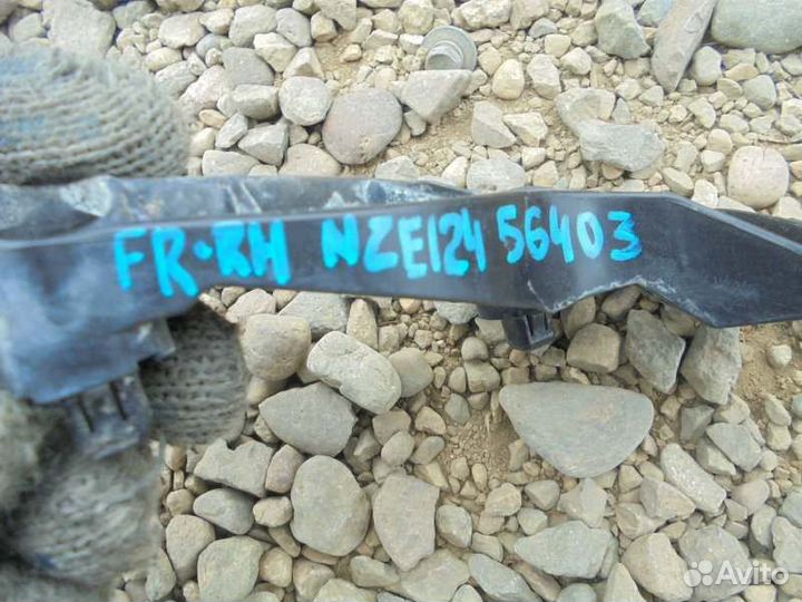 Крепление бампера переднее правое Toyota Corolla