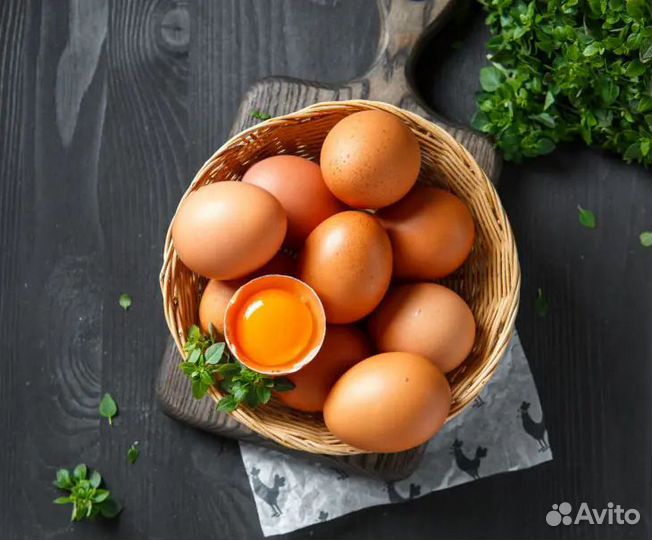 Домашнее куриное яйцо