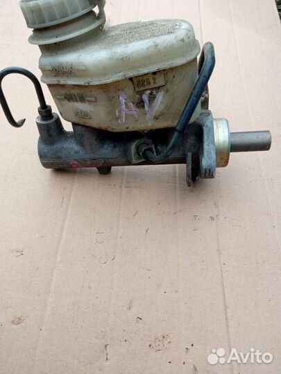 Toyota Avensis t22 главный тормозной цилиндр