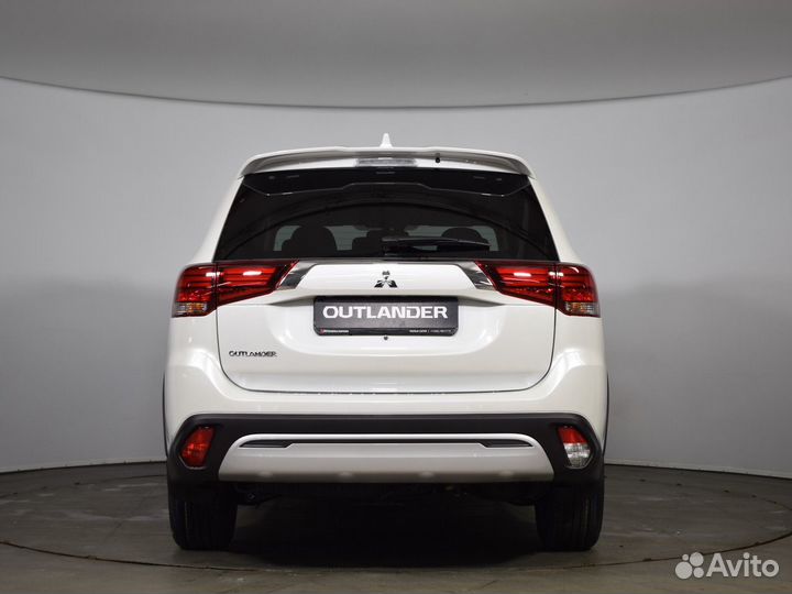 Mitsubishi Outlander 2.0 CVT, 2022