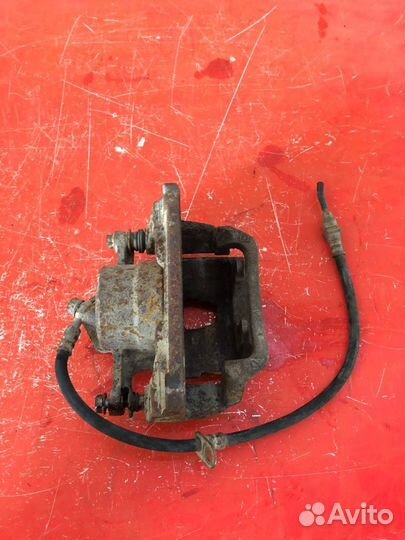 Суппорт тормозной передний левый Lexus Rx XU30