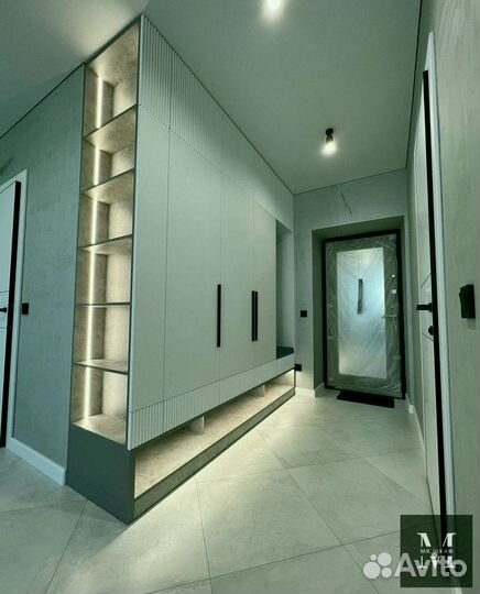 Шкаф встроенный распашной