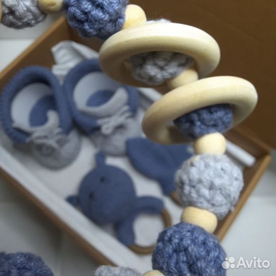 Вязаные игрушки для новорожденных
