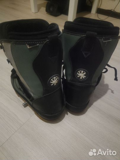 Сноубордические ботинки и крепления для сноуборда