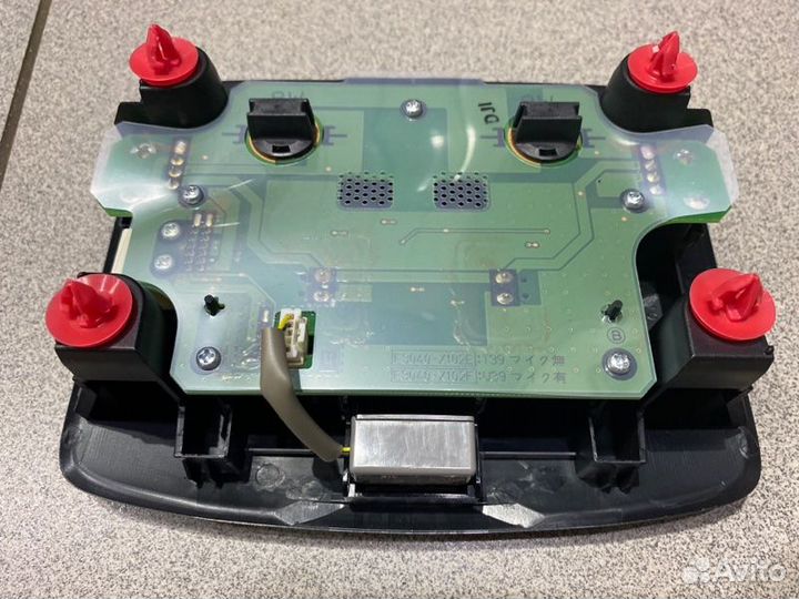 Светильник салона Toyota Harrier AVU65-0028375