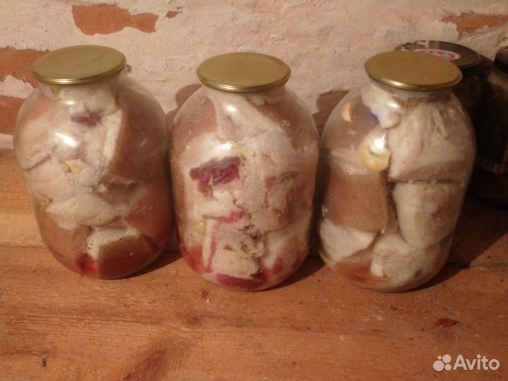 Сало в банках