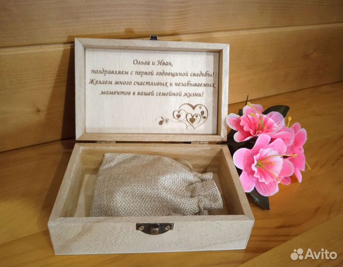 Шкатулка с деревянными фотомагнитами