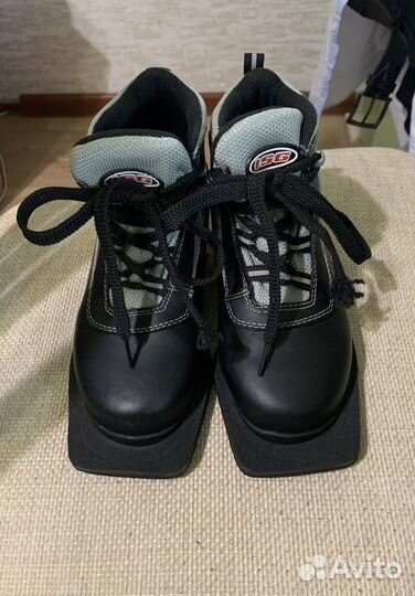 Беговые лыжи 120 см ботинки 32, 35 размеры